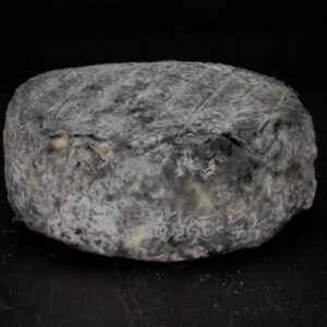 Fromage de chèvre cendré de la ferme du moulin des chartreux